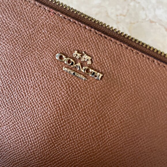 Coach Lg Corner Zip Saddle Leather Wristlet - Picture 2 of 5